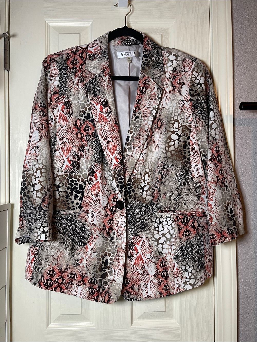 Kasper Printed Snake-Pattern Blazer in Pinkish/redish, Black & White